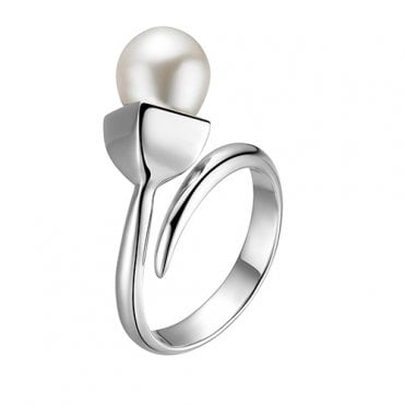 Snowdrop ring by Fei Liu