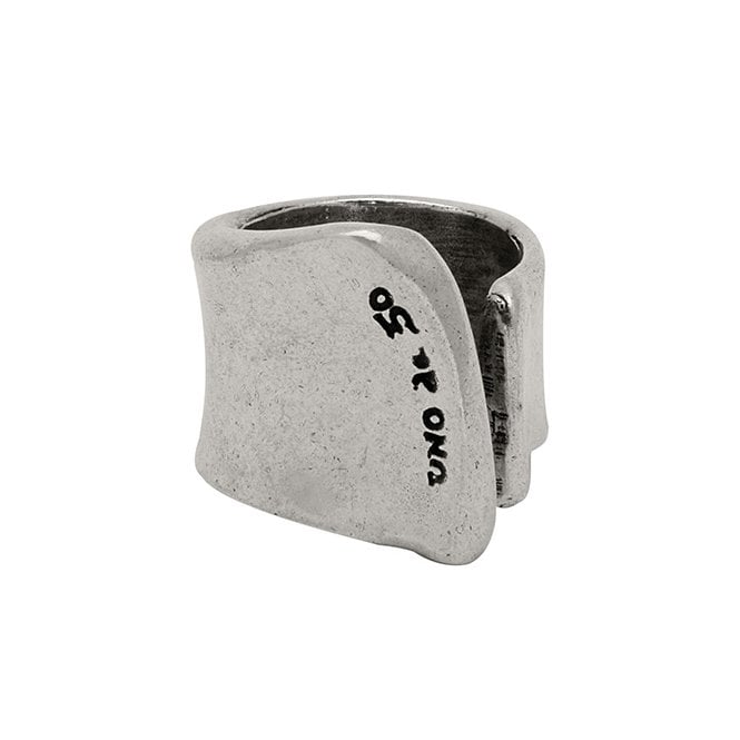 The crevice ring by Uno De 50